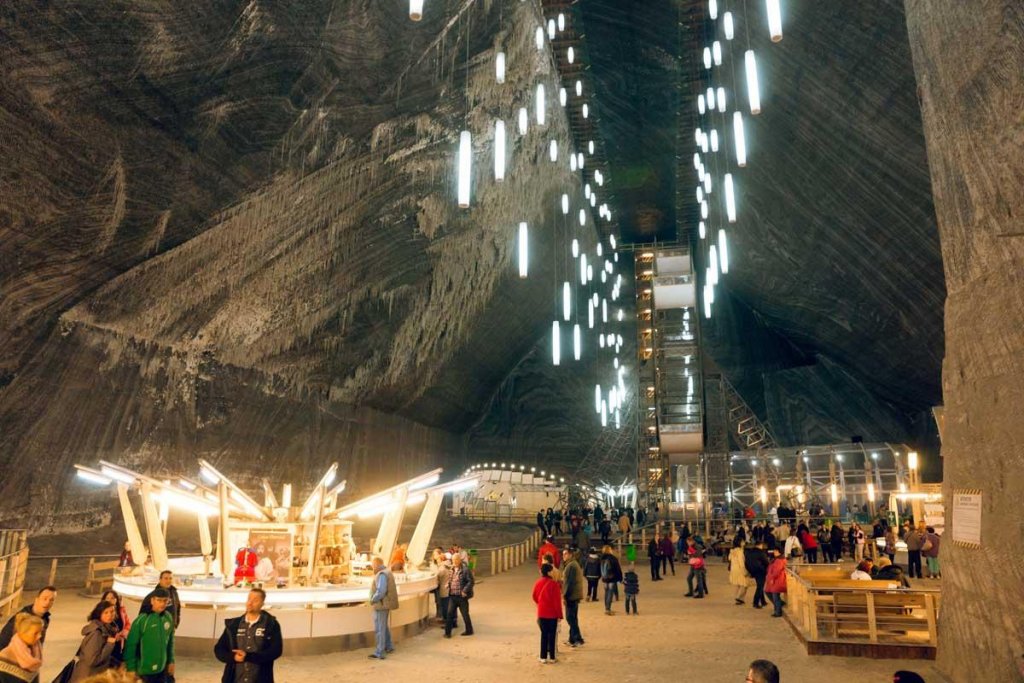 Un număr impresionant de persoane au vizitat Salina Turda de Rusalii