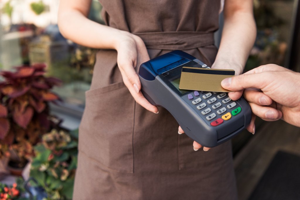 Administratorii de POS-uri câștigă până la 1.400 de euro/lună. În Cluj sunt printre cele mai multe posturi libere