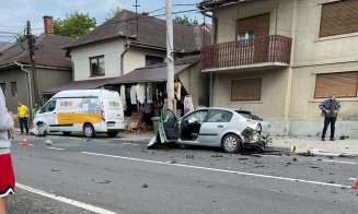 ACCIDENT cu două mașini în Cluj! Bărbat semi-conștient, încarcerat / O minoră de 15 ani, transportată la spital