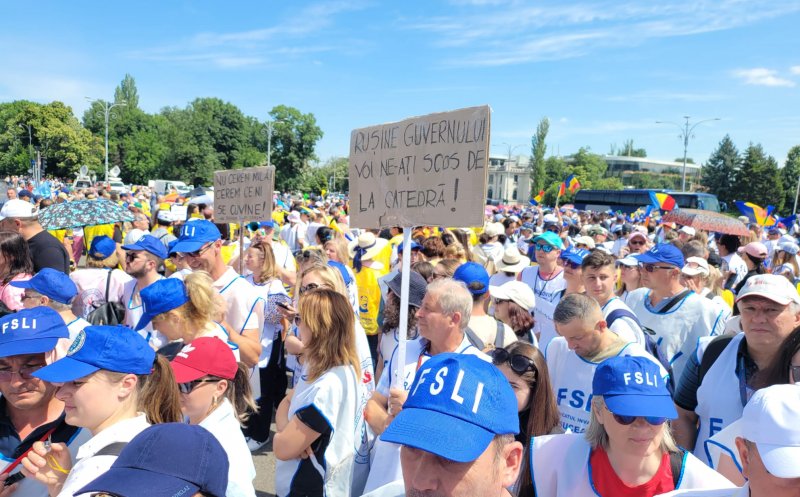 Premierul Ciucă, noi negocieri cu sindicatele. Între timp, mii de profesori protestează în fața Guvernului