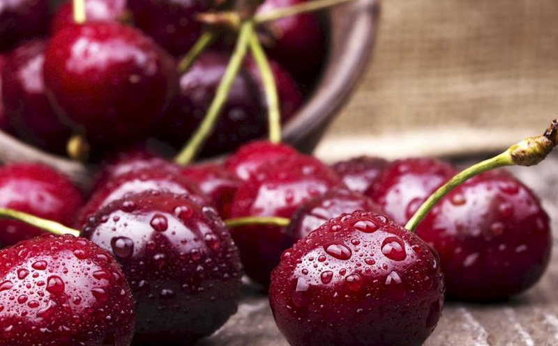 Super-alimentul verii. Slăbeşte şi detoxifică-ți organismul cu cireşe