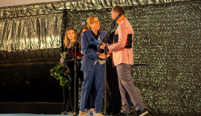 Vedetă britanică, premiată la Gala de deschidere TIFF: „Oamenii din Cluj sunt încântători”