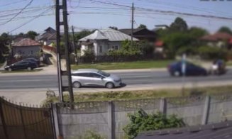 Un vitezoman nu se asigură la intrarea în depășire și lovește o căruță din plin. Doi copii și un adult au fost transportați de urgență la spital