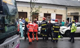 ACCIDENT cu trei mașini pe Moților. Două persoane rănite