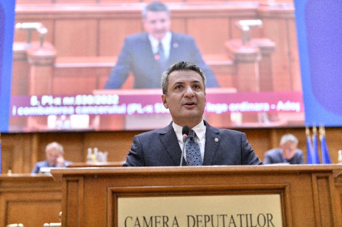 Deputatul PSD de Cluj Patriciu Achimaş-Cadariu anunţă că NU va vota un guvern din care face parte Rafila: "Nu voi vota un guvern cu această atitudine faţă de pacienţii bolnavi de cancer"