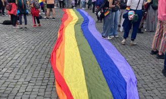 Marșul Cluj Pride. Peste 2.000 de persoane s-au adunat în Piața Unirii