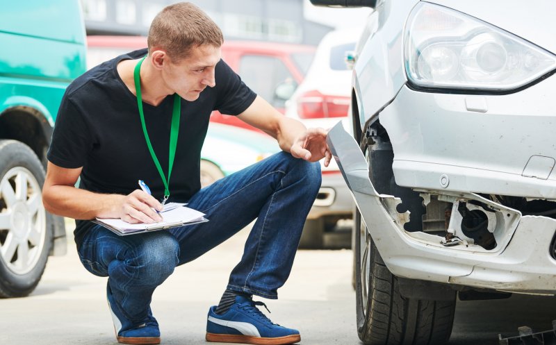 Specialiștii în daune auto câștigă până la 1.300 euro/lună. Multe posturi libere în Cluj-Napoca