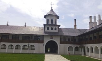 Mănăstirea din Apuseni unde se trăiește ca pe Muntele Athos. Femeile au interzis