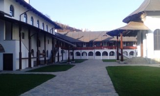 Mănăstirea din Apuseni unde se trăiește ca pe Muntele Athos. Femeile au interzis