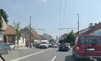 Acident GRAV pe Moților. O persoană, prinsă sub roțiile unei mașini