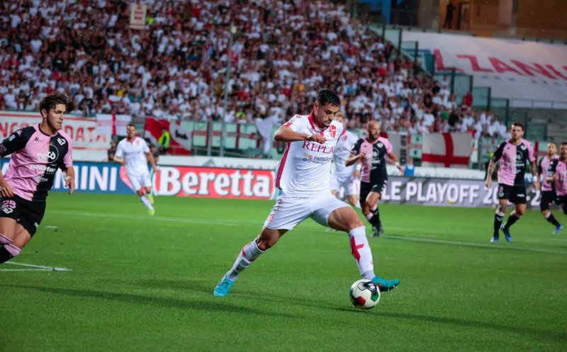 Mandorlini s-a pus pe treabă. Italianul pregătește primul transfer