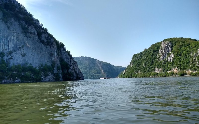 35 de tone de petrol, scurse în Dunăre de pe o navă bulgărească. Ce spun cei de la Apele Române despre riscul de poluare