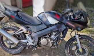 Trei tineri, arestați preventiv. Au furat o motocicletă parcată pe o stradă din Florești