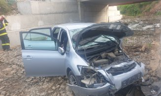 Cluj: Tânăr în stare gravă după ce a căzut cu mașina de pe un pod