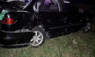 Accident GRAV pe Cluj-Oradea între o mașină și un TIR/ Tânăr scos dintre fiarele mașinii și transportat la spital