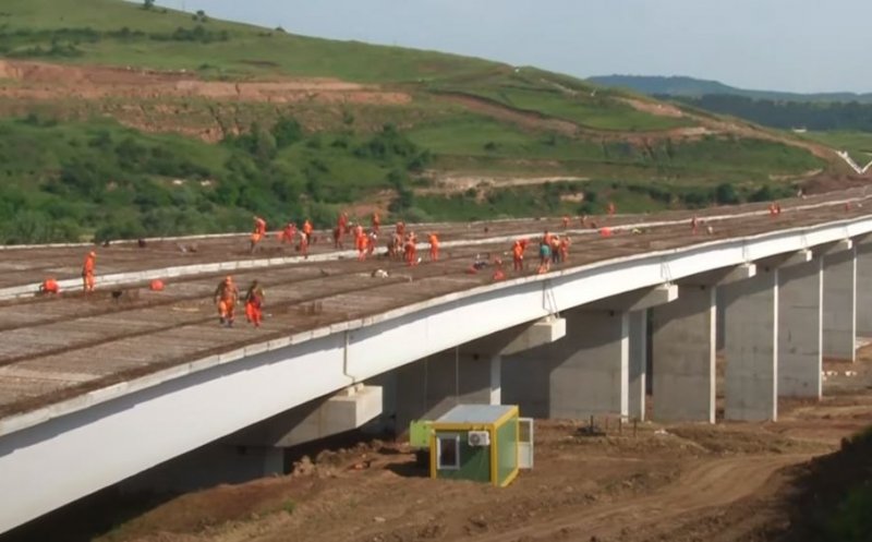 Mobilizare pe A3 lângă Cluj: Furnicar de constructori pe viaductul ridicat de UMB la Nădășelu. Nu mai este mult până la asfalt