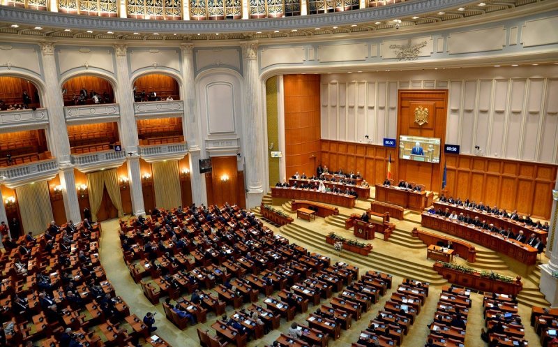 Deputaţii şi senatorii votează azi dacă își elimină PENSIILE SPECIALE... sau nu