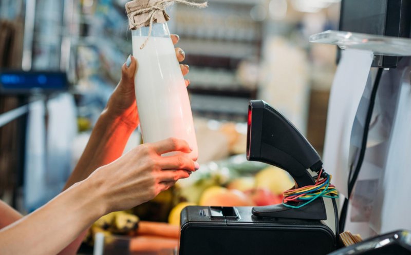 Laptele românesc s-a ieftinit cu peste 20% după implementarea acordului voluntar