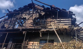 Incendiu în Cluj! Casă făcută SCRUM / Două autospeciale și o ambulanță SMURD au intervenit