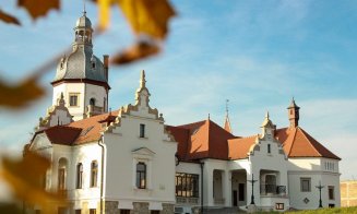 Castelul superb de la poalele Apusenilor, cu peste 200 de ani vechime. Se află la o oră distanță de Cluj-Napoca