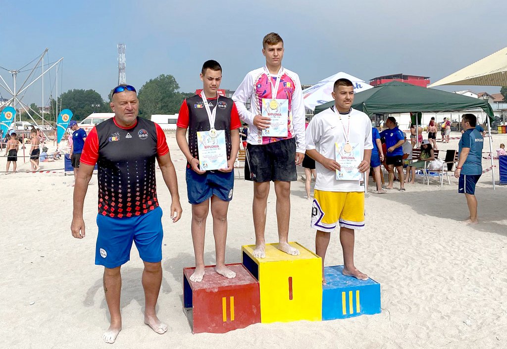 Medalii de aur pentru juniorii de la CSM Cluj-Napoca, la Campionatul Național de Lupte pe Plajă