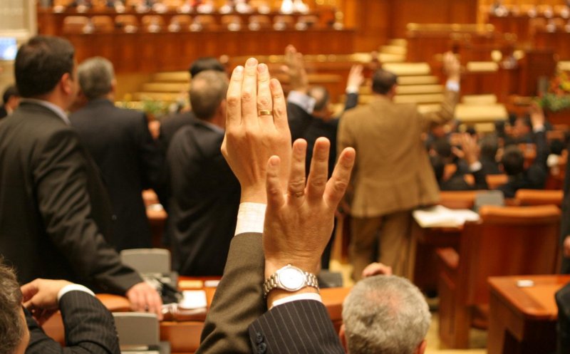 Regulament NOU pentru sancţionarea aleşilor care fac scandal