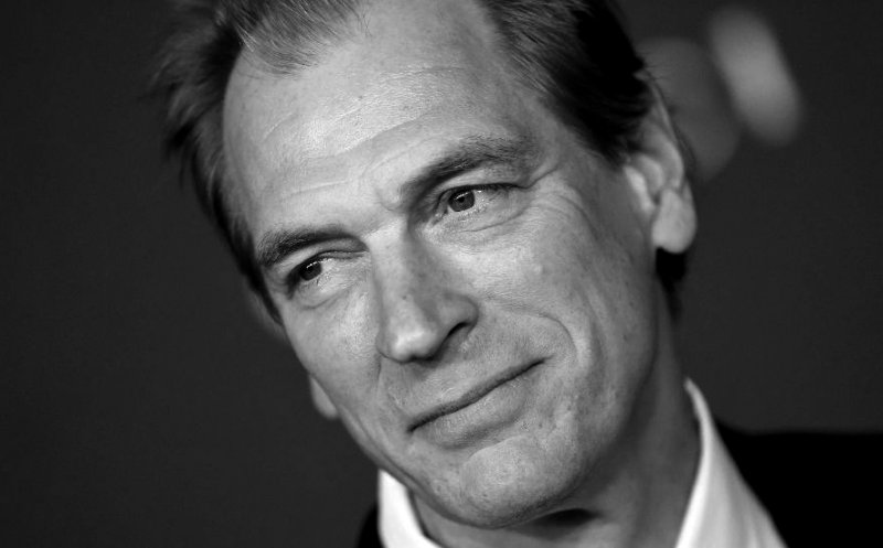 Cadavrul găsit pe un munte din California este al lui Julian Sands. Actorul dispăruse de 5 luni