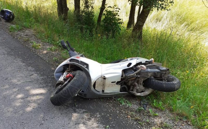 Accident de motocicletă pe un drum din Cluj! Un bărbat a fost preluat de SMURD și dus la spital