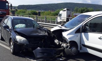 ACCIDENT în Cluj pe A3 între o autoutilitară și un autoturism. Cinci persoane, consultate de medici