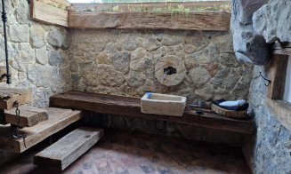 Cătunu' lui Victor, locaţie de vacanţă cu căsuţe vechi de peste 100 de ani