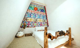 Cătunu' lui Victor, locaţie de vacanţă cu căsuţe vechi de peste 100 de ani