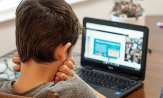 A apărut lista elevilor care primesc 200 de euro ca să-și cumpere calculatoare/ Numele copiilor, făcute publice fără nicio protecție