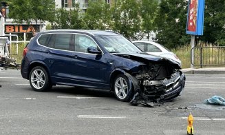 Daună totală! Coliziune între două mașini în Mănăștur