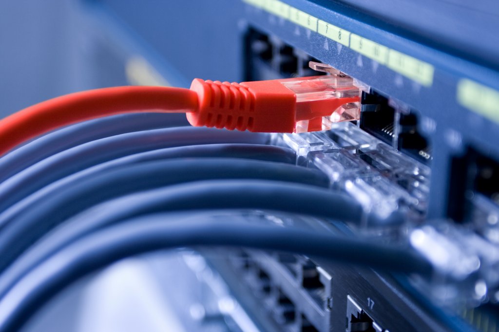 Internetul devine tot mai rapid în România. Viteza de download a crescut cu peste 25%. Clujul, în topul testelor