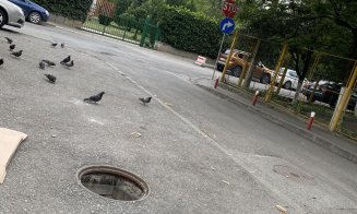 Atenţie la gurile de canal din Cluj-Napoca. Unele sunt gata să vă înghită :)