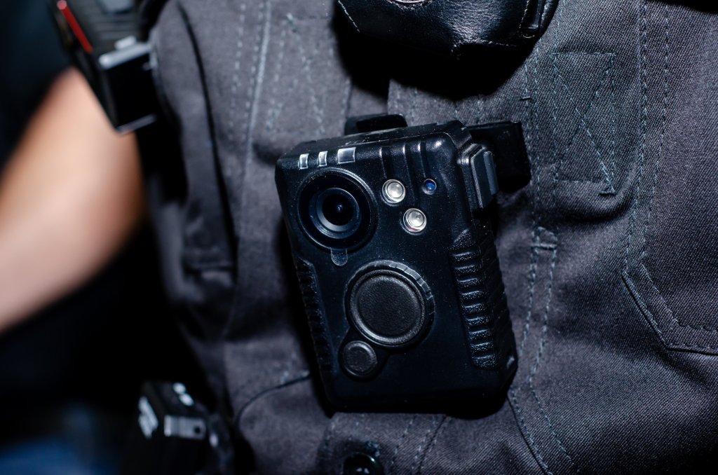 Comisarii de la Protecția Consumatorilor nu mai au voie să folosească dispozitivele body camera în timpul controalelor. Filmau oameni fără acord
