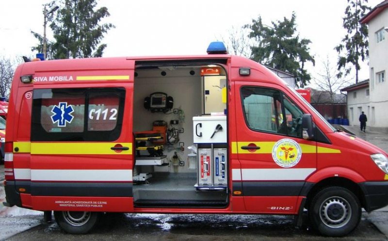 Accident între o motocicletă și un autoturism în Cluj-Napoca. Un bărbat primește îngrijiri medicale