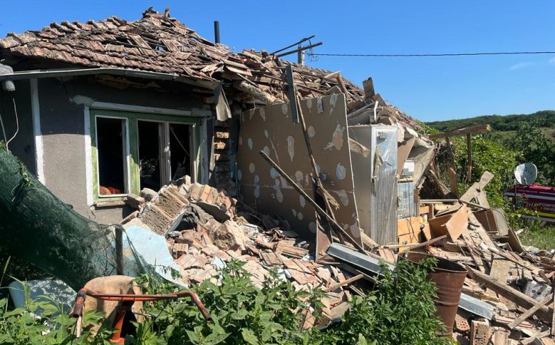Explozie în localitatea Băița. Pompierii intervin cu două autospeciale