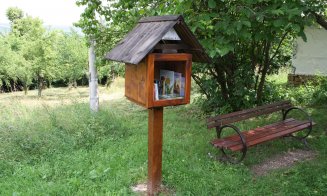 Inițiativă superbă în Parcul Etnografic din Cluj! Spații special amenajate unde se găsesc cărți de citit