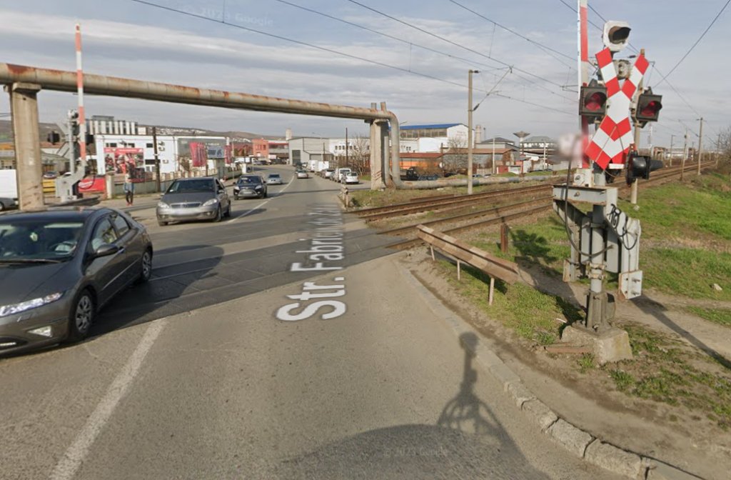 S-a ales cu permisul suspendat și cu o amendă usturătoare după ce a "fentat" bariera de pe strada Fabricii de Zahăr