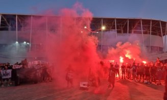 Protest macabru al fanilor Stelei împotriva FCSB-ului. Au pus crucea pe un sicriu / Becali va face plângeri penale: ”E amenințare cu moartea”