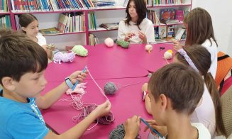 Te plictisești acasă în vacanţă? Activităţi pentru copii la biblioteca din Mănăştur