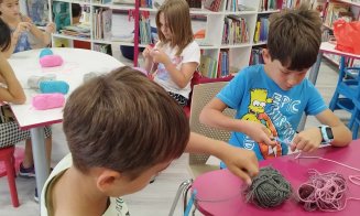 Te plictisești acasă în vacanţă? Activităţi pentru copii la biblioteca din Mănăştur