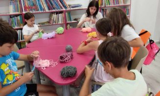 Te plictisești acasă în vacanţă? Activităţi pentru copii la biblioteca din Mănăştur