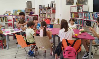 Te plictisești acasă în vacanţă? Activităţi pentru copii la biblioteca din Mănăştur
