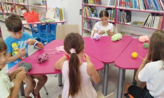 Te plictisești acasă în vacanţă? Activităţi pentru copii la biblioteca din Mănăştur