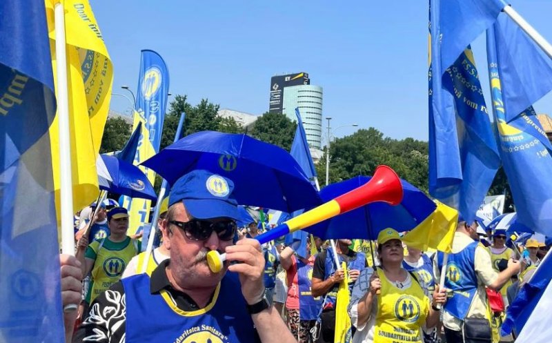 Protest de amploare a angajaților din Sănătate la Guvern. Se amenință cu GREVA GENERALĂ/ Ministerul Sănătății, acord cu sindicaliştii