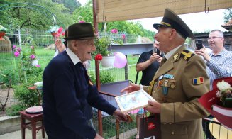 Veteran din Cluj, felicitat cu tort la împlinirea vârstei de 100 de ani. A luptat în Munții Tatra, în timpul celui de-Al Doilea Război Mondial