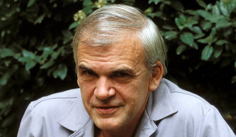 A murit scriitorul Milan Kundera