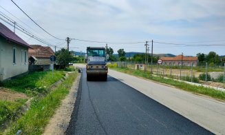 Asfalt pe un nou drum județean din Cluj. Ce alte lucrări se mai fac